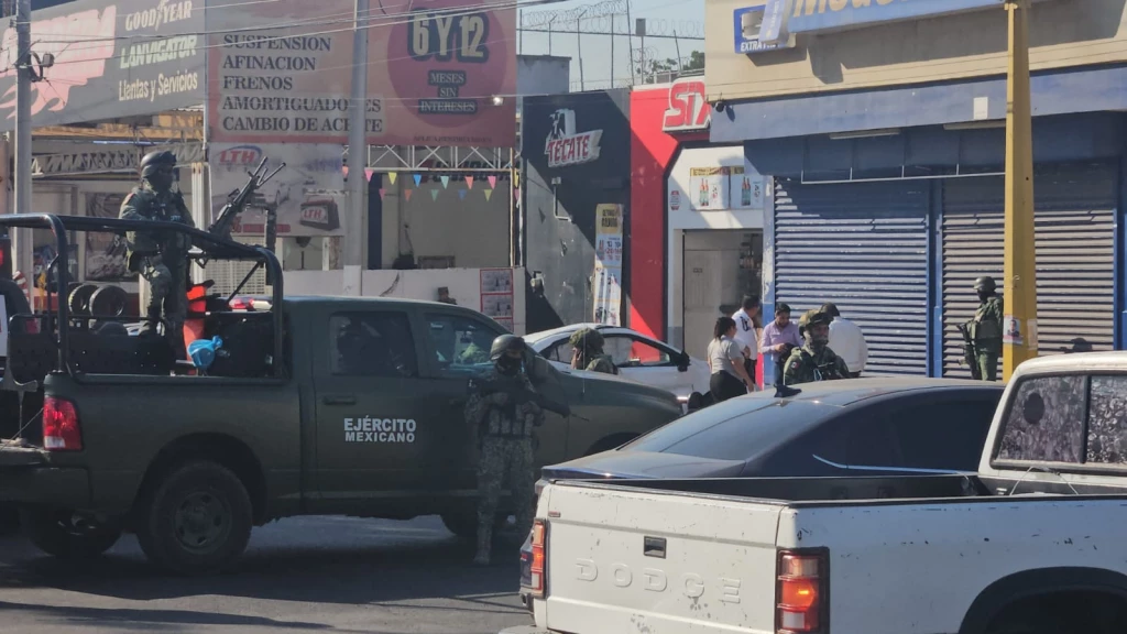 Choque Entre Ambulancia Militar Y Autom Vil Deja Una Mujer Lesionada En