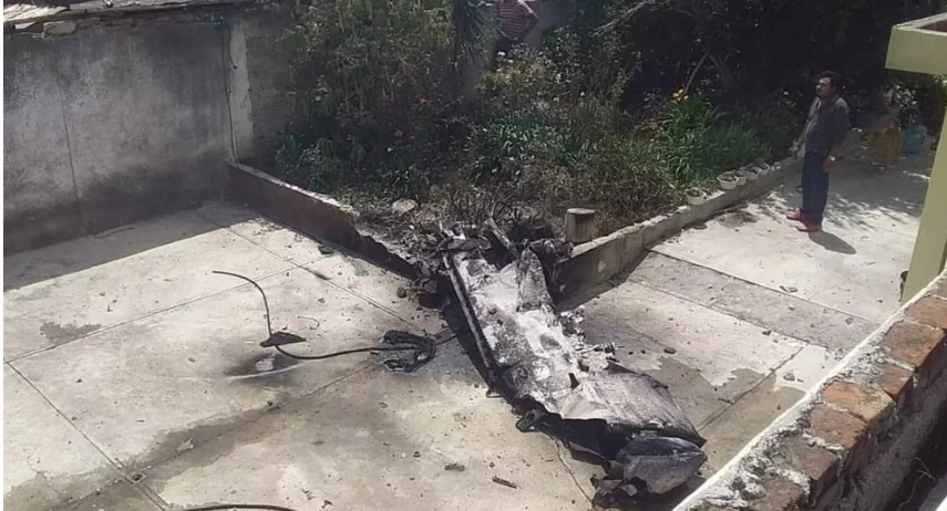 Se Desploma Avioneta Y Cae En Vivienda Hay Tres Personas Sin Vida