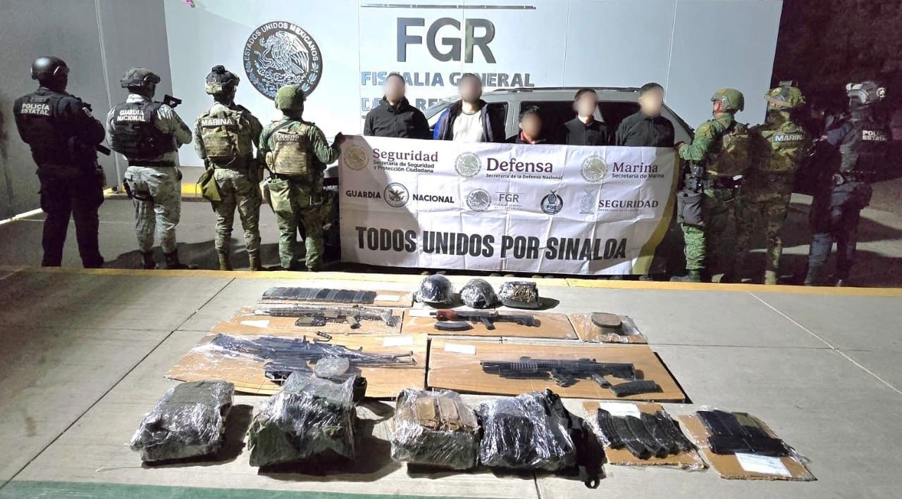 Aseguran a cinco civiles vehículo blindado y armas de alto poder en