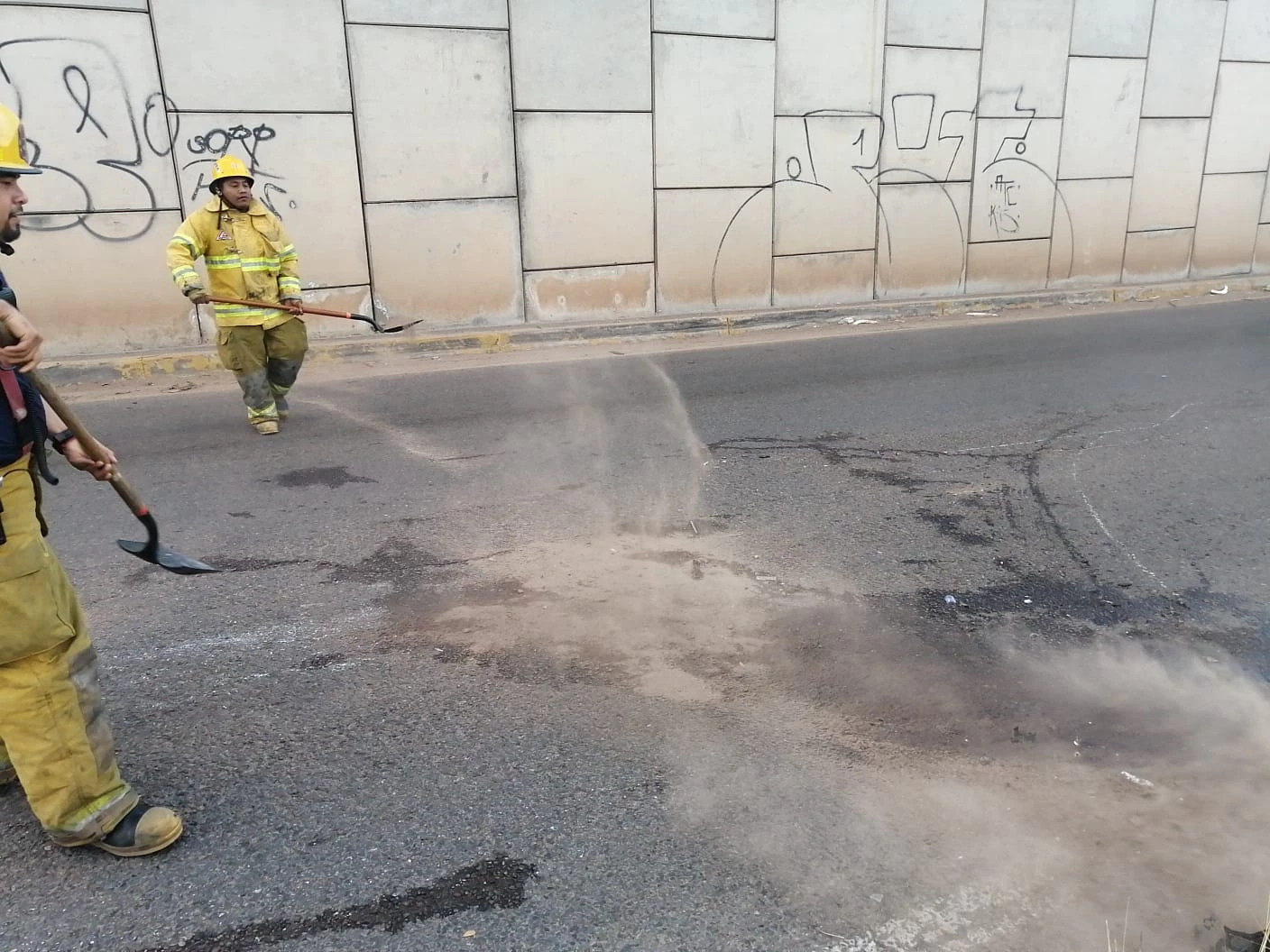 Autom Vil Choca Contra Muro De Contenci N De Puente Y Se Vuelca En