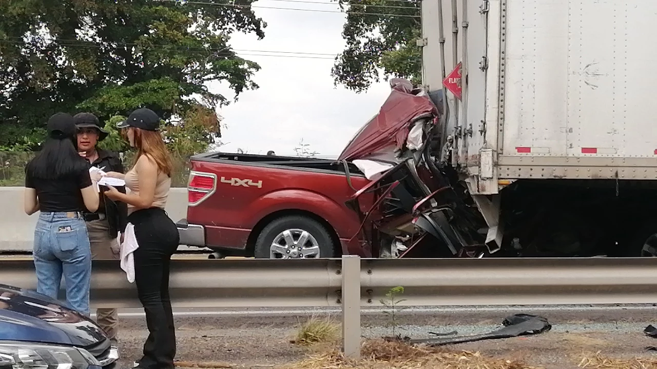 Vecino De Costa Rica Muere Prensado En Camioneta Tras Chocar Contra Un