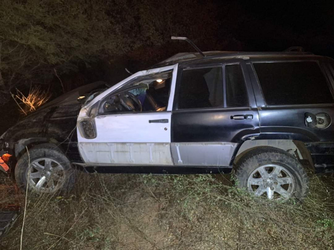 Hombre pierde la vida por volcadura en la carretera Mazatlán- Culiacán