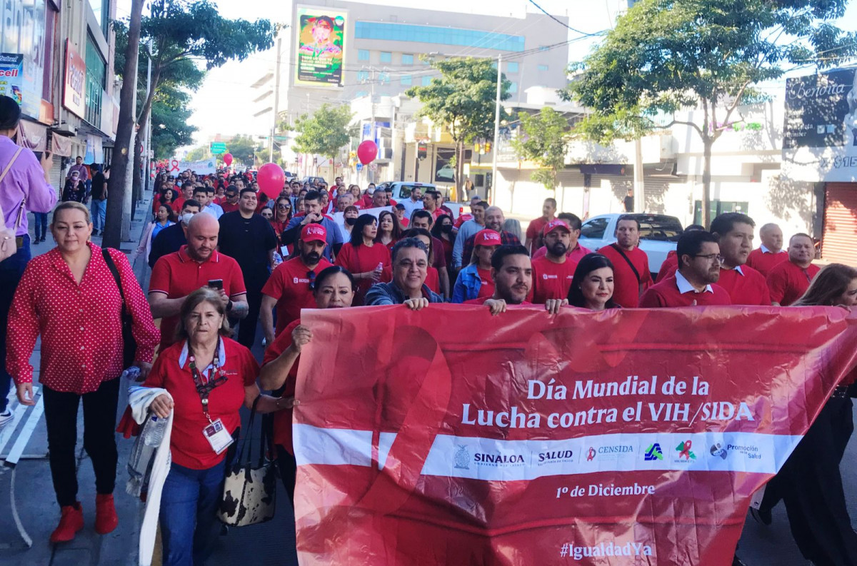 De rojo contra el VIH SIDA en Culiacán