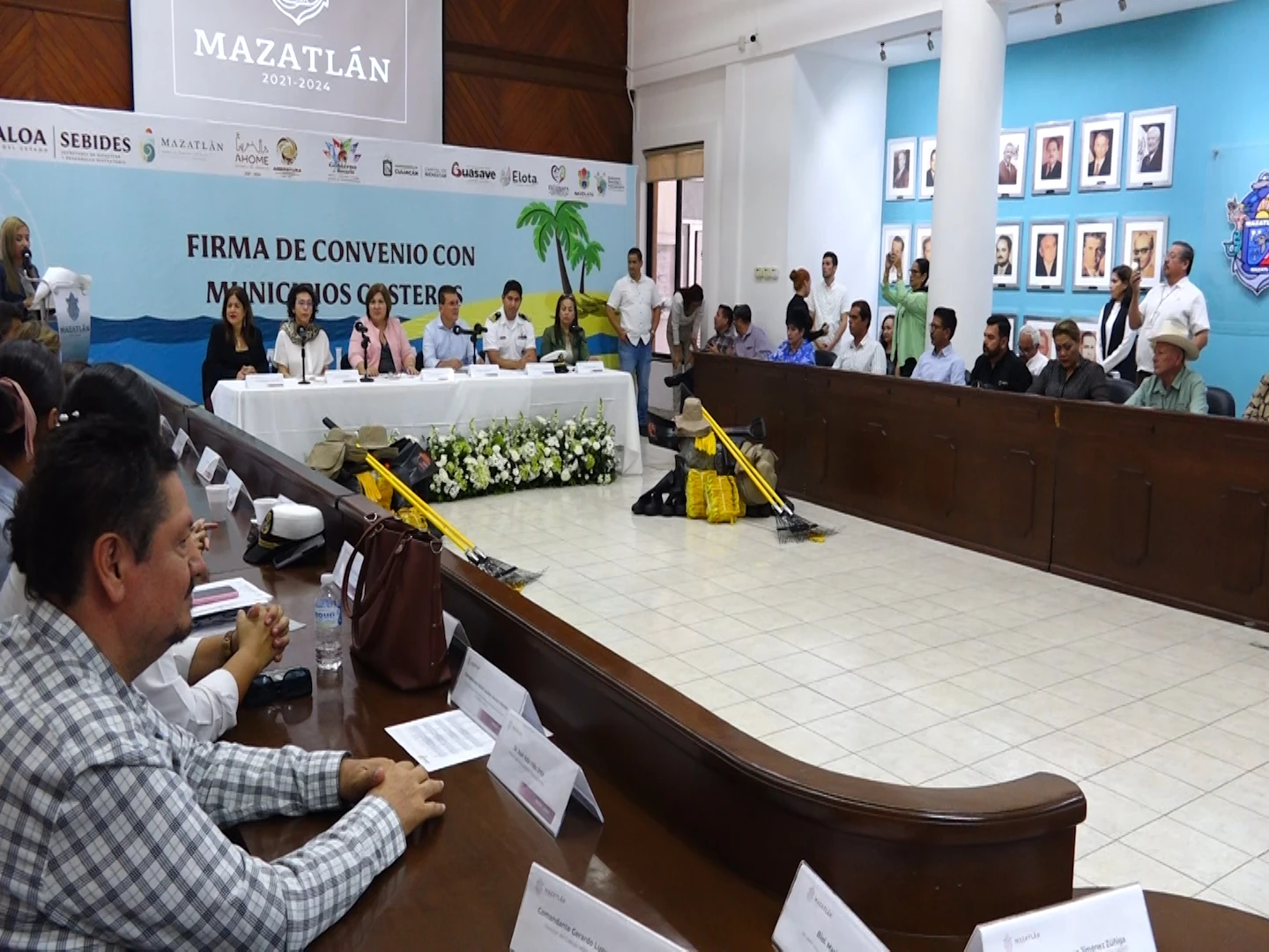 Firman convenio para garantizar playas limpias en Sinaloa