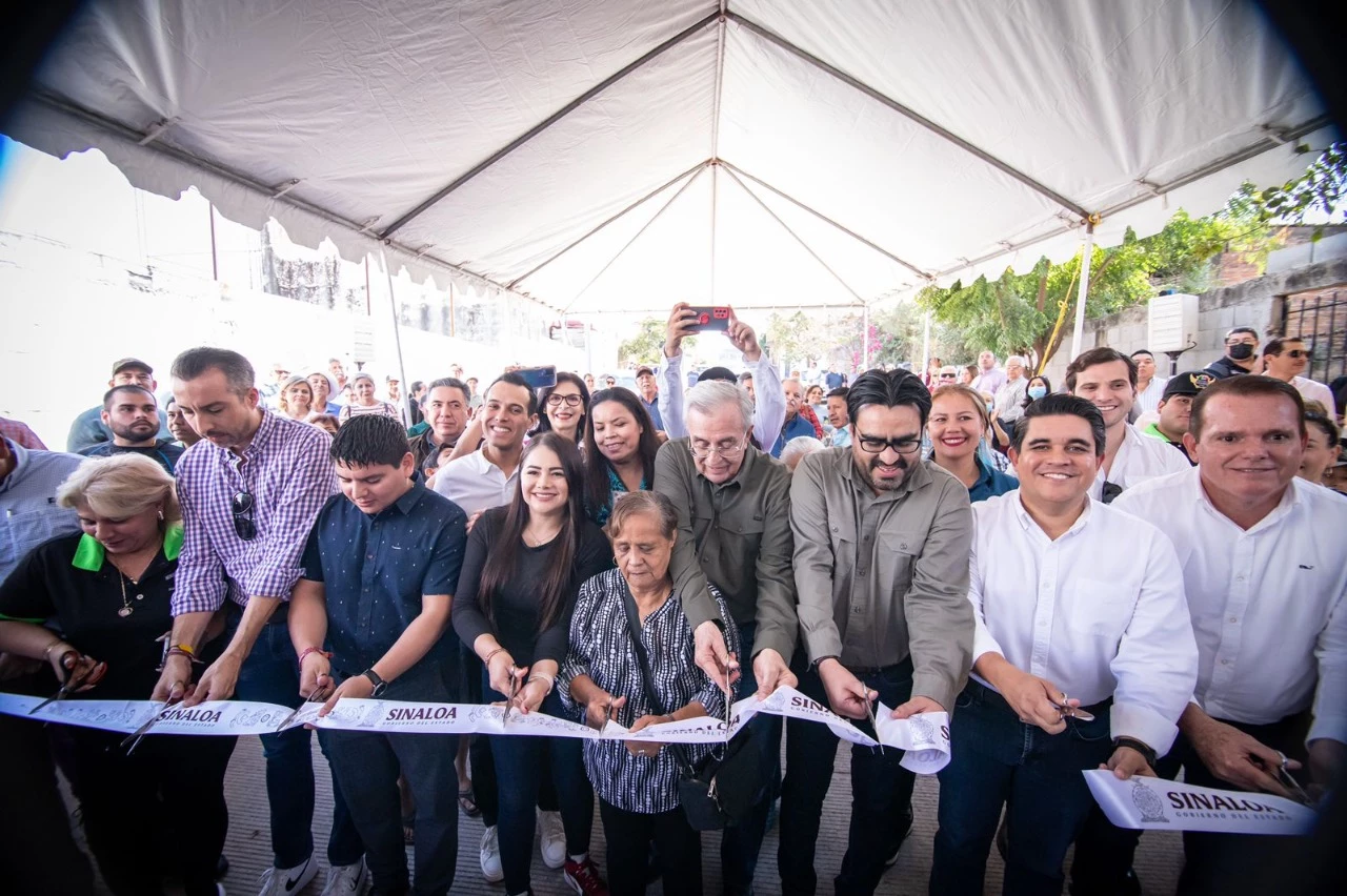 Rubén Rocha y Juan de Dios Gámez inauguran seis calles pavimentadas en Culiacán