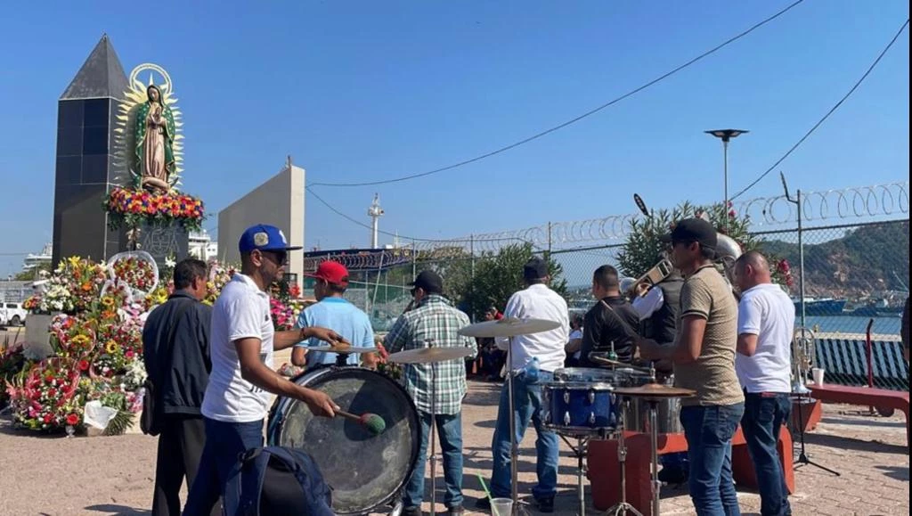 Con banda en la Puntilla, festejan a la Virgen de Guadalupe