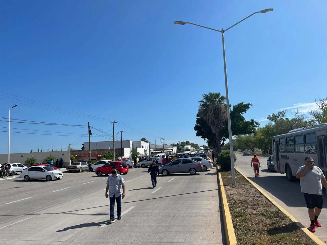 Taxistas bloquean la carretera Mochis Topolobampo