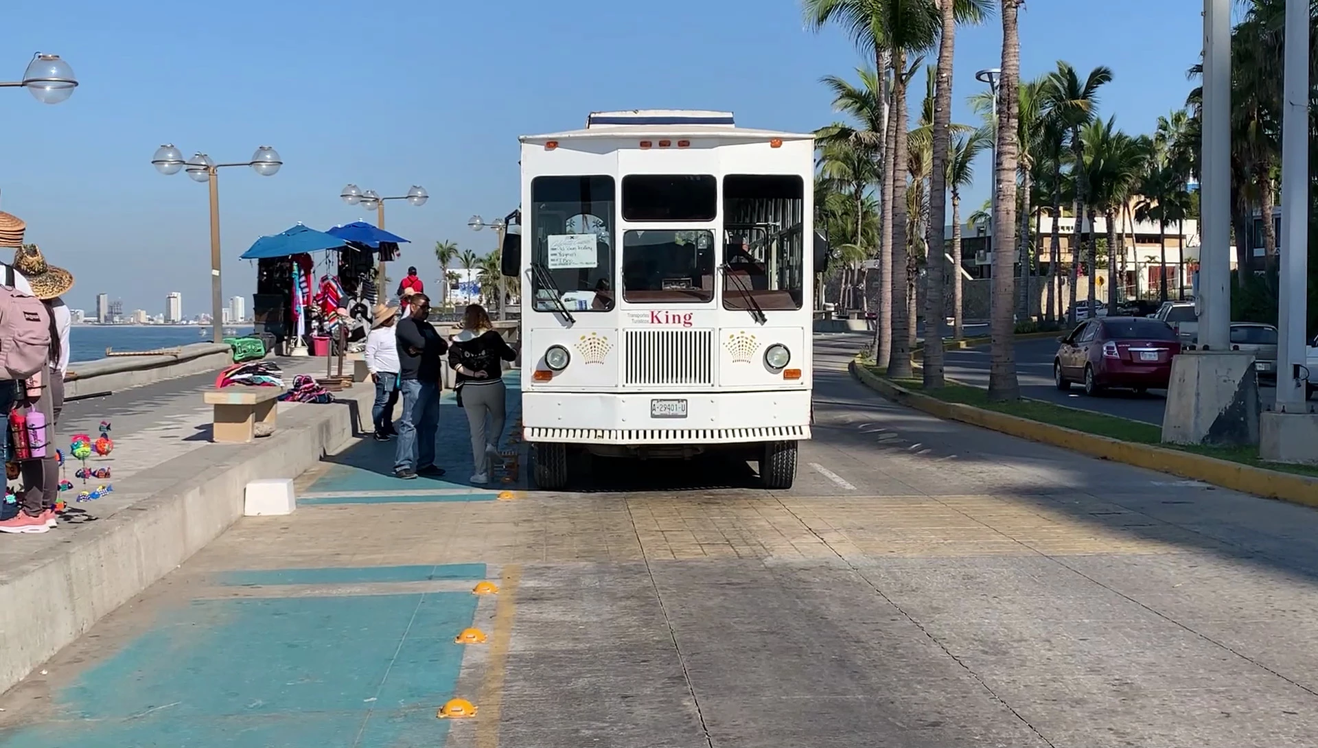 Habrá “paraderos seguros” para los transportes turísticos