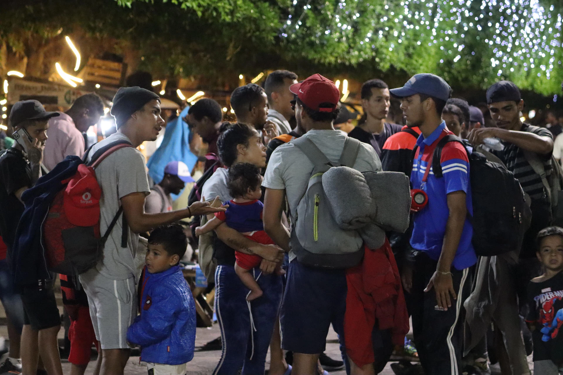 Miles de migrantes buscan entregarse en sur de México para obtener documentos