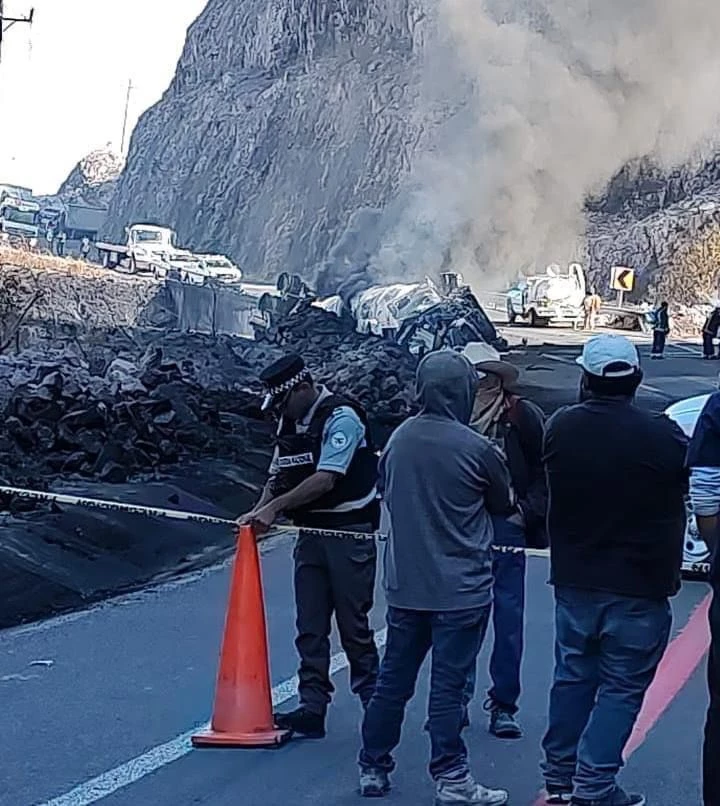 Cierran temporalmente autopista Mazatlán - Durango por accidente de tránsito