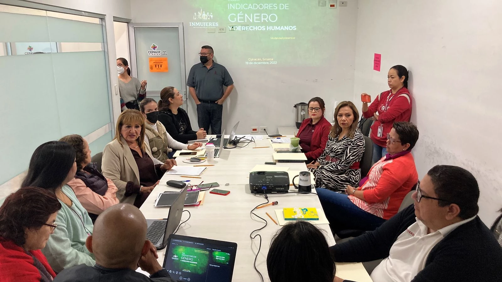 Personal de SEMujeres recibe capacitación de INMUJERES