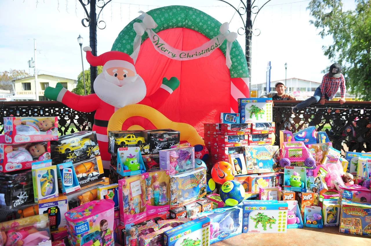 Lleva Gobierno de Sonora más de 900 juguetes a niñas y niños de Moctezuma