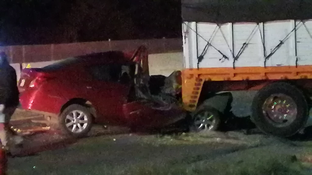 Adulto mayor muere tras chocar contra un tráiler cargado de cebollas en Culiacán