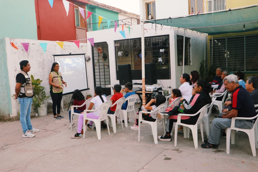 Habitantes de la colonia Jabalines en Mazatlán reciben educación ambiental