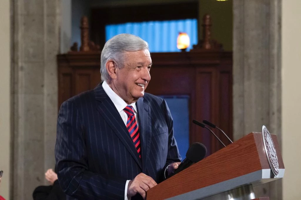 Benedicto XVI lo mejor que tiene la iglesia católica:AMLO