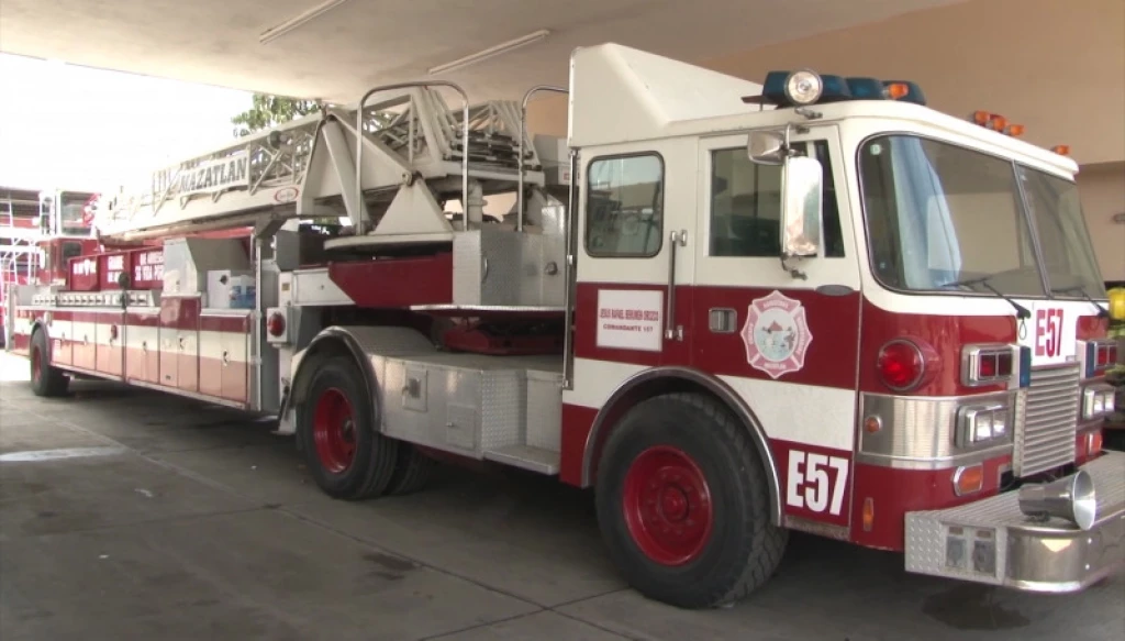 Bajan incendios por luces navideñas en Mazatlán pero crecen los provocados en cocinas