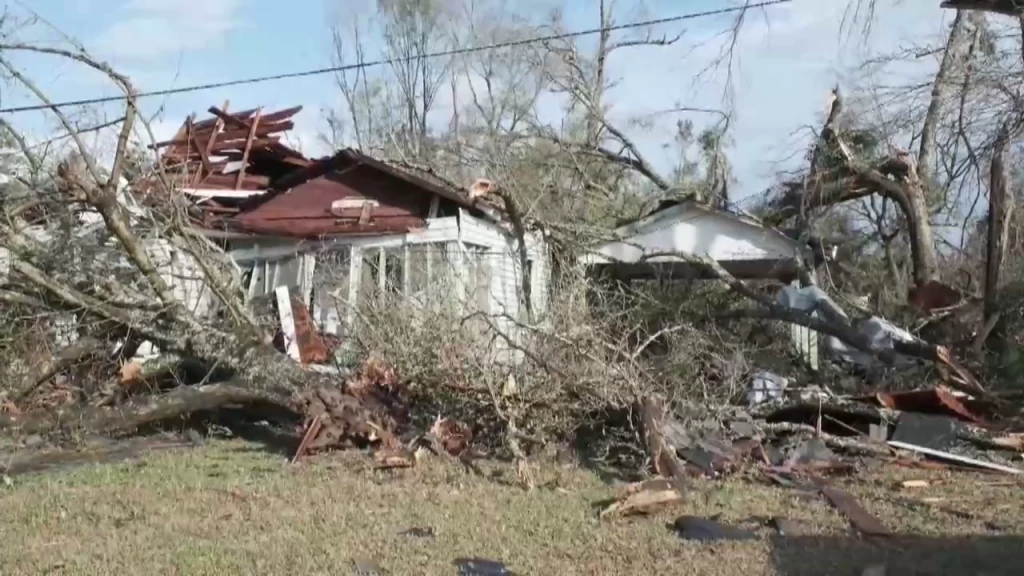 Al menos 7 muertos por los tornados y tormentas en Estados Unidos