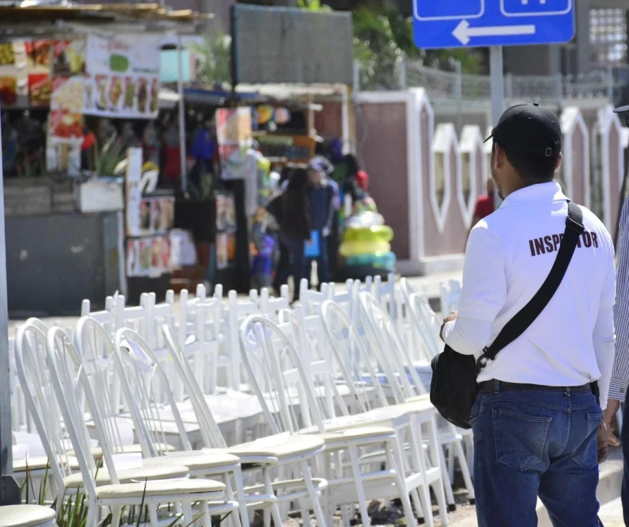 No se permitirá rentar sillas ni acaparar espacios durante el desfile de Carnaval: Alcalde de Mazatlán