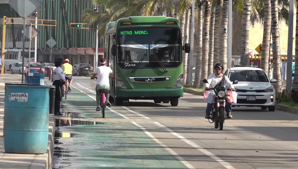 Comité de ciclistas de Mazatlán considera inseguras ciclovías en camellones