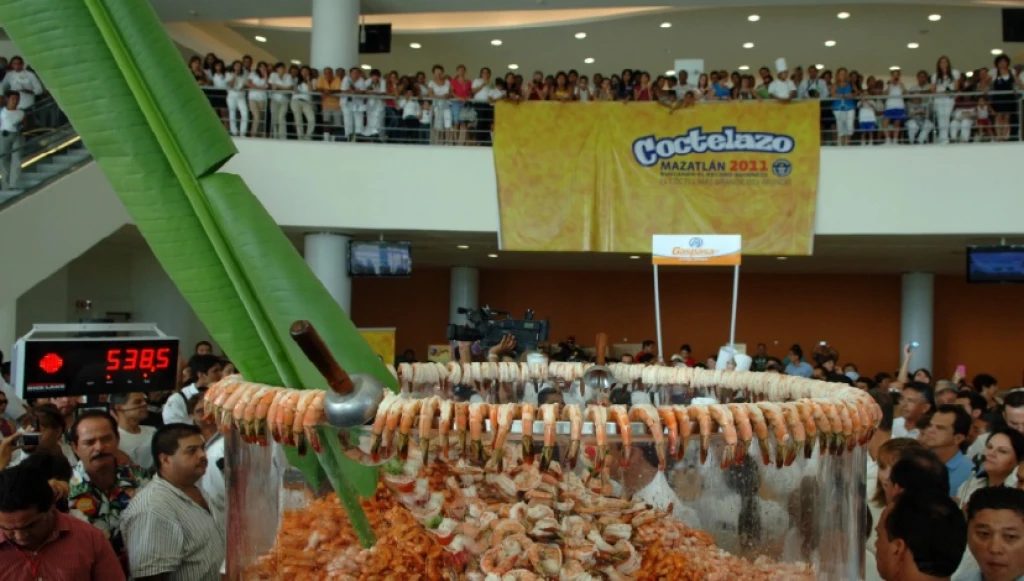 Mazatlán buscará romper récord con el cóctel de camarón más grande del mundo