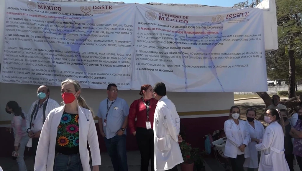 Médicos del ISSSTE Mazatlán detienen labores y se manifiestan por falta de insumos médicos