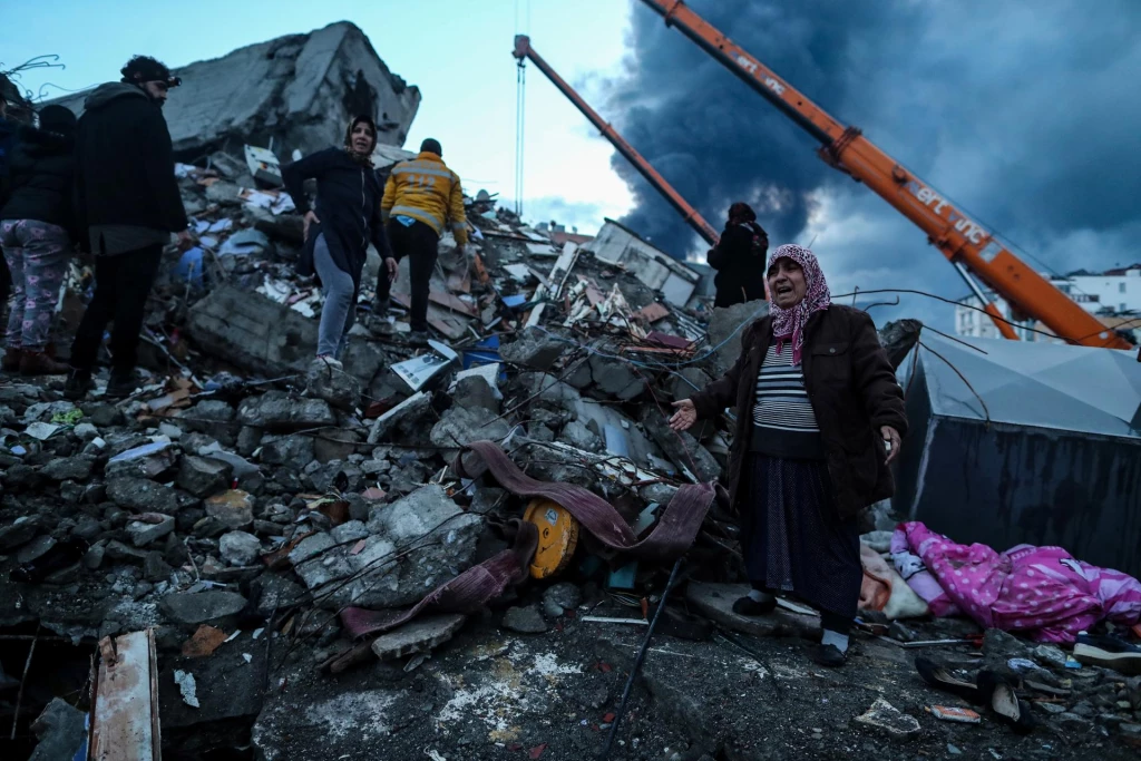Más de 6.000 muertos y 30.000 heridos por los terremotos en Turquía y Siria