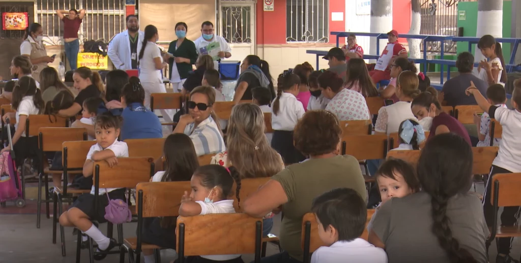 Regresan vacunas contra COVID-19 a planteles educativos en Sinaloa