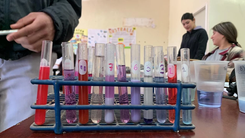 Fomenta Cobach Sonora curiosidad científica de su alumnado a través de experimentos