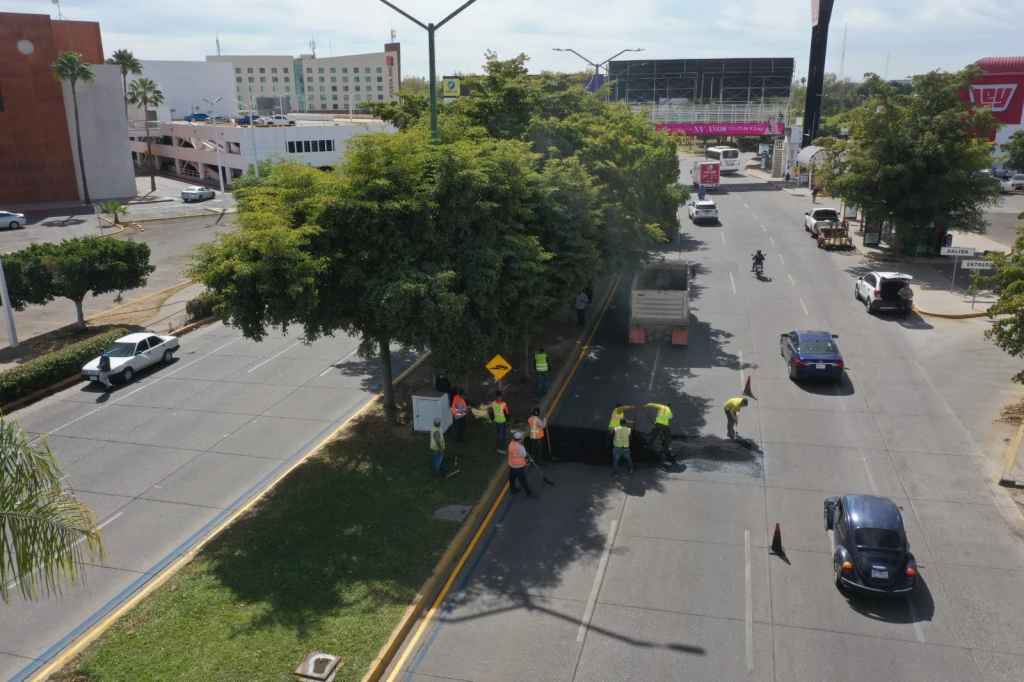 Colocan paso peatonal frente a plaza comercial en Culiacán