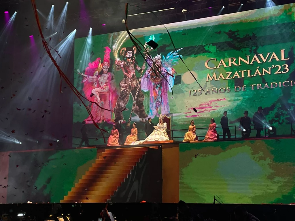 Coronan a Uma Ramírez como Reina de los Juegos Florales del Carnaval de Mazatlán 2023