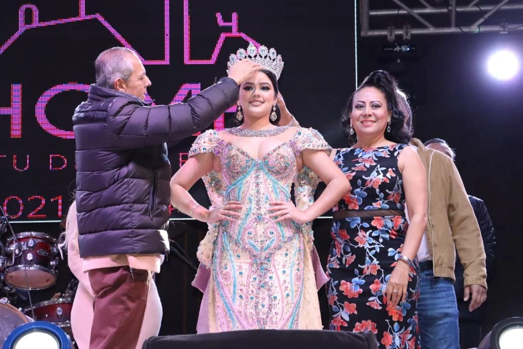 Vargas Landeros corona a Reinas y Reyes del Carnaval de Topolobampo 2023