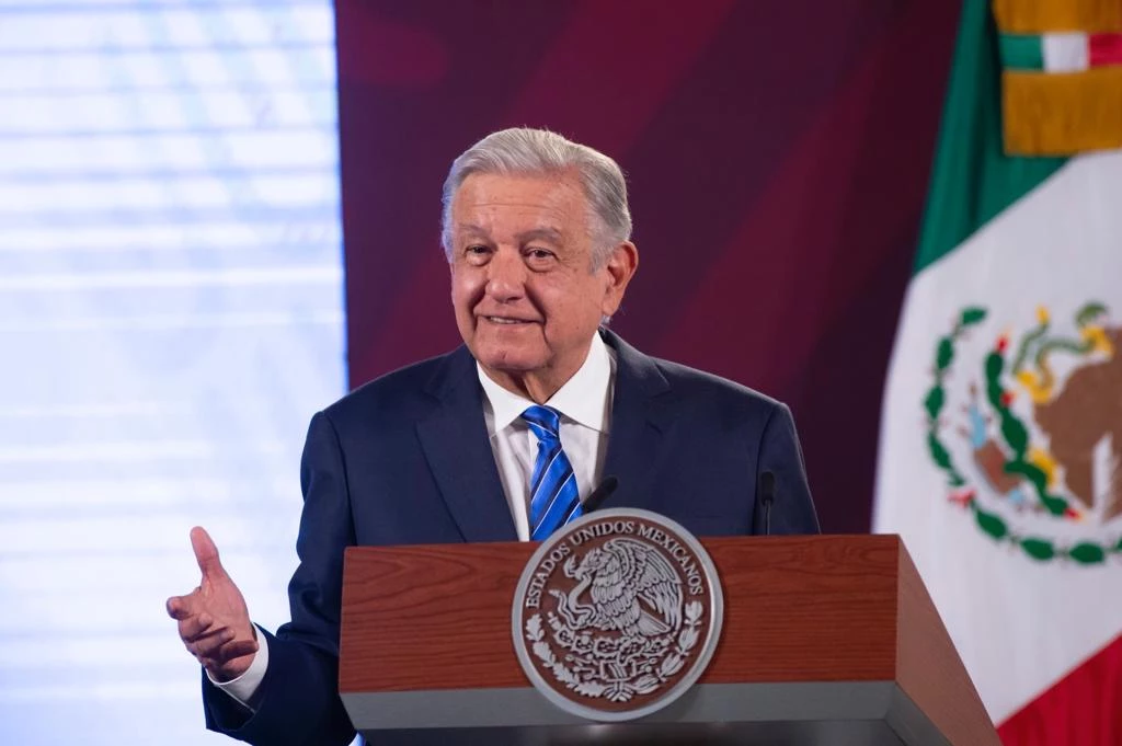 Fuera máscaras dice AMLO