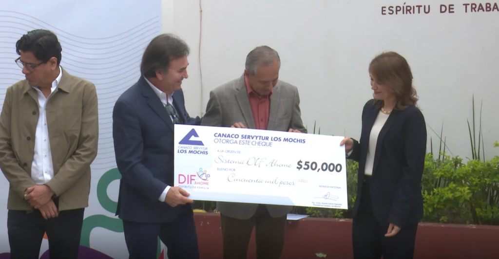 La Unidad Básica de Rehabilitación Los Laureles en Los Mochis recibe donación de 50 mil pesos.