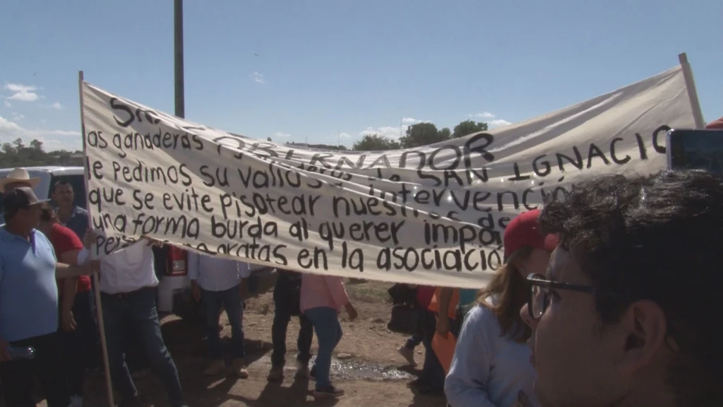 Protestan ganaderos de San Ignacio en la Expo Agro