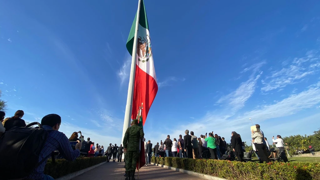 24 de febrero Día de la Bandera de México