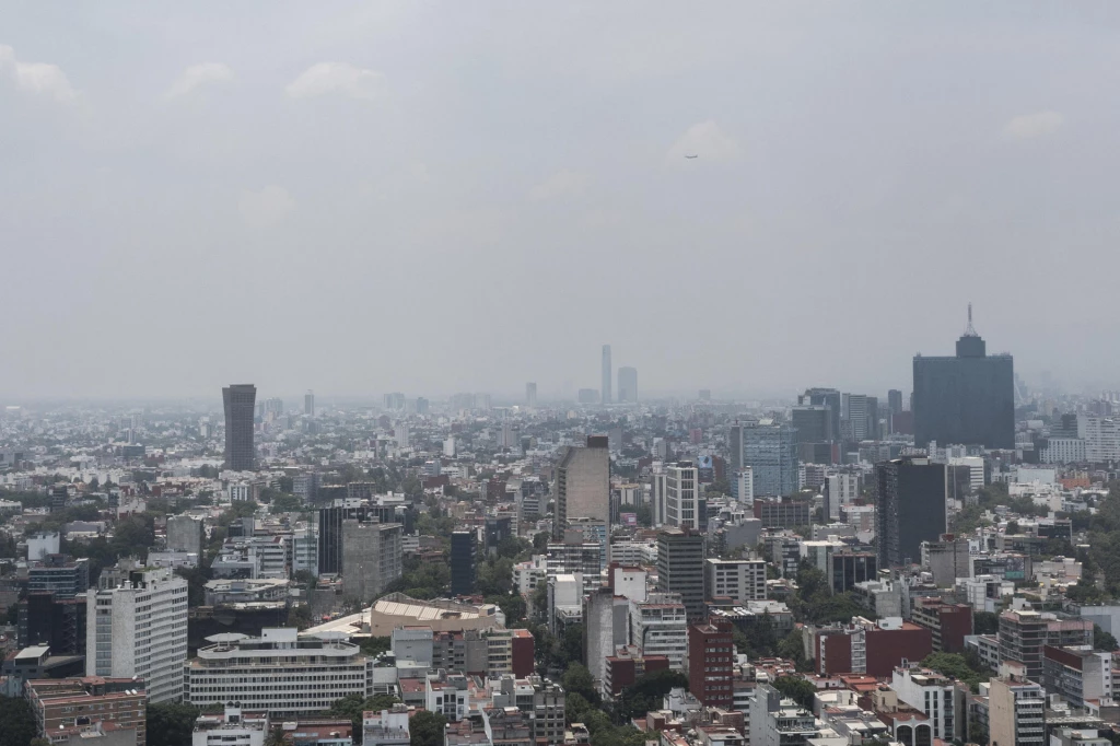 Autoridades activan alerta por contaminación del aire en el centro de México
