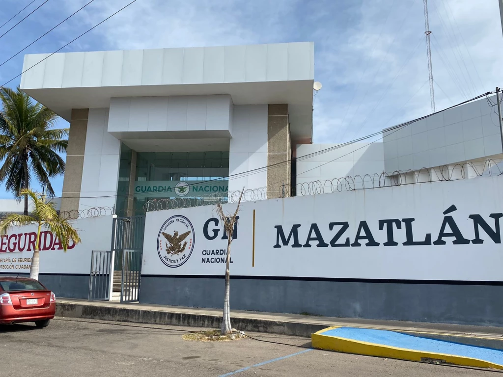 CIDESUR se planta ante Guardia Nacional de Mazatlán; exigen supervisión de camiones de carga