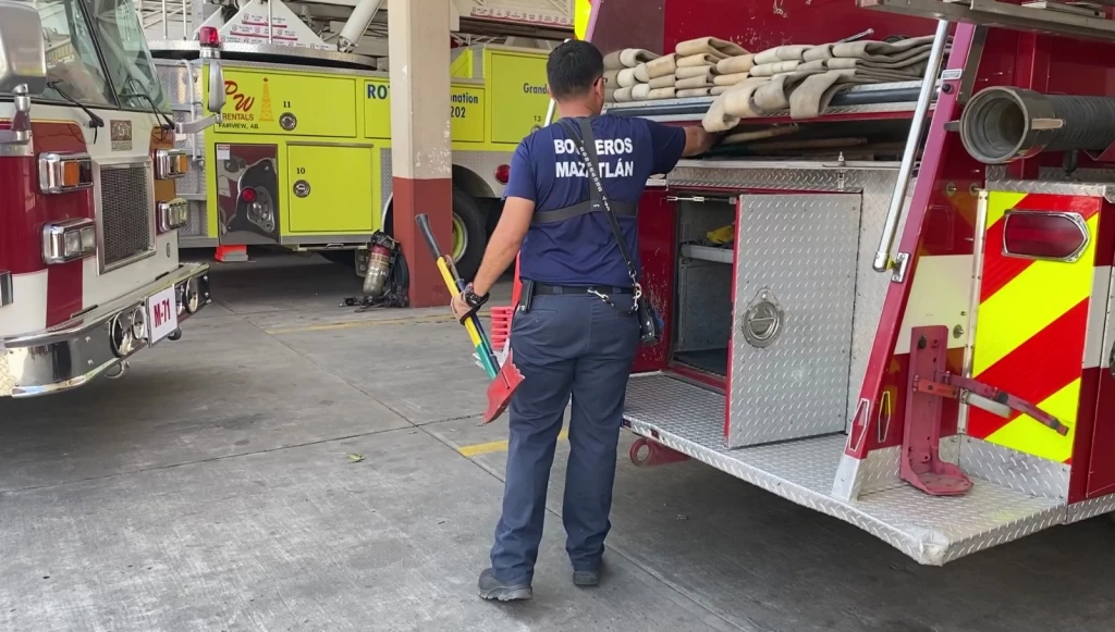Bomberos de Mazatlán advierten presencia de falsos bomberos que piden cooperaciones en las calles
