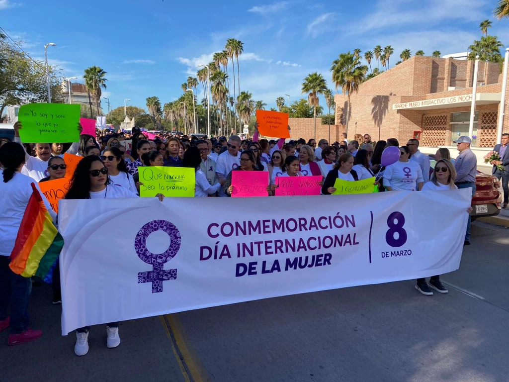 Marchan en Ahome en conmemoración de día internacional de la mujer