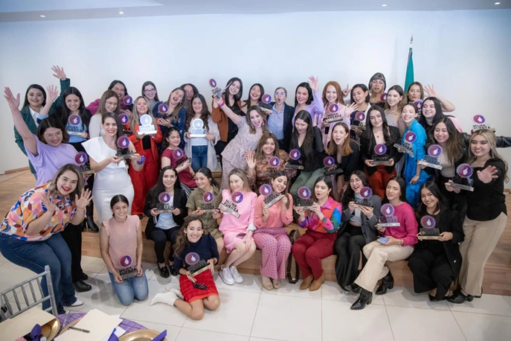Gobierno de Sonora e ISJ reconocen destacada trayectoria de mujeres sonorenses jóvenes
