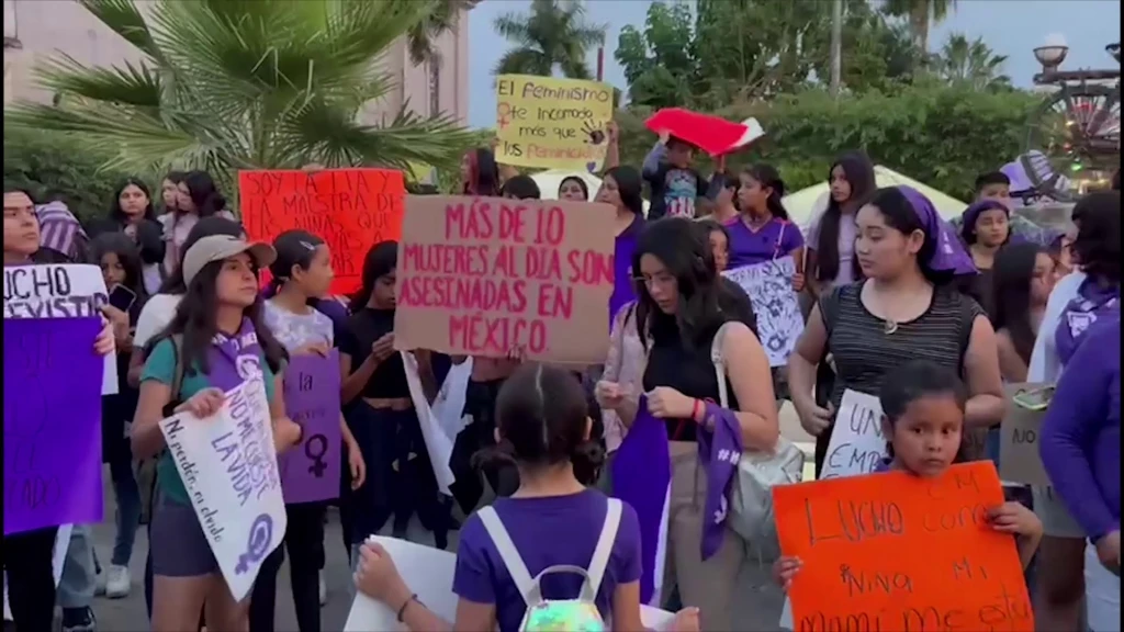 Mujeres de Escuinapa salen a las calles a marchar por el Día Internacional de la Mujer