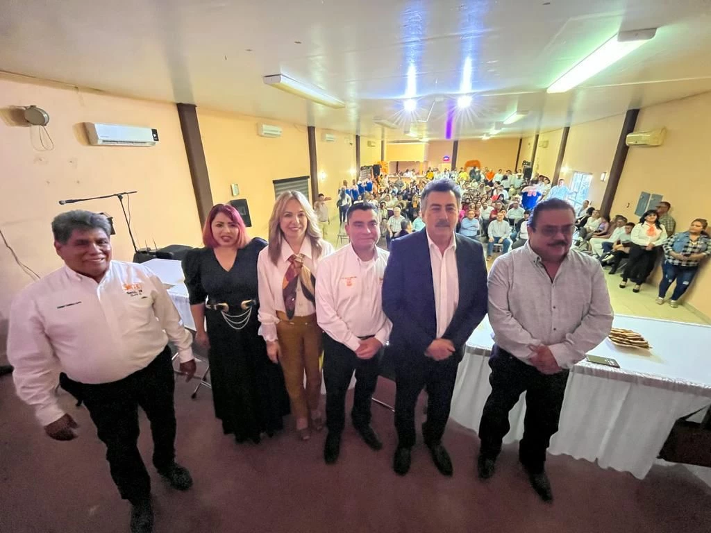 Felícita alcalde Javier Lamarque a docentes del SNTE 28 por su 79 Aniversario