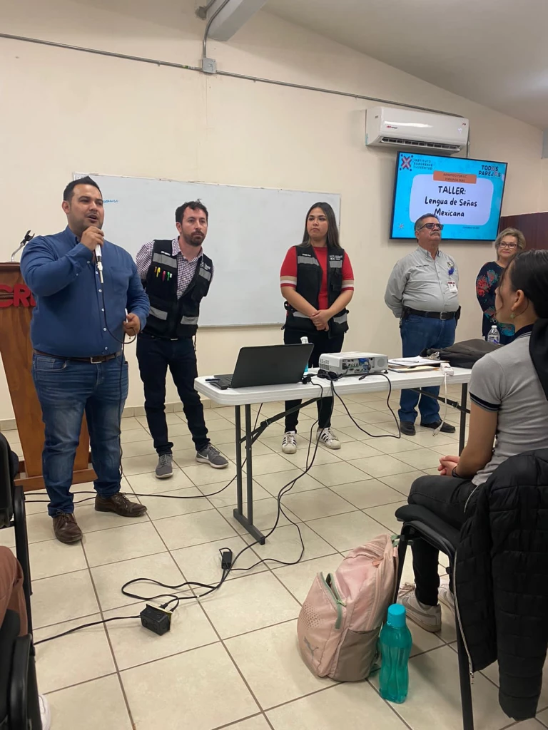 Más de cien jóvenes se capacitan en Lengua de Señas Mexicanas