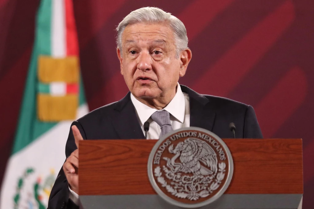 López Obrador alerta sobre "oligarquías que se presentan como democracias"