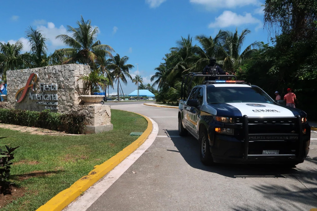 Asesinan a tres presuntos narcomenudistas en playa mexicana de Cancún