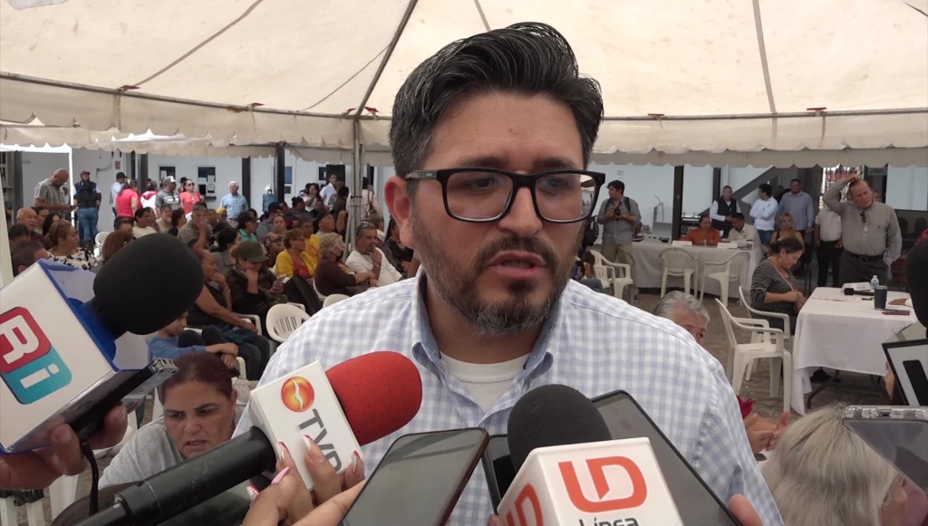 Identifican a vendedores con irregularidades en sus permisos en playas de Mazatlán