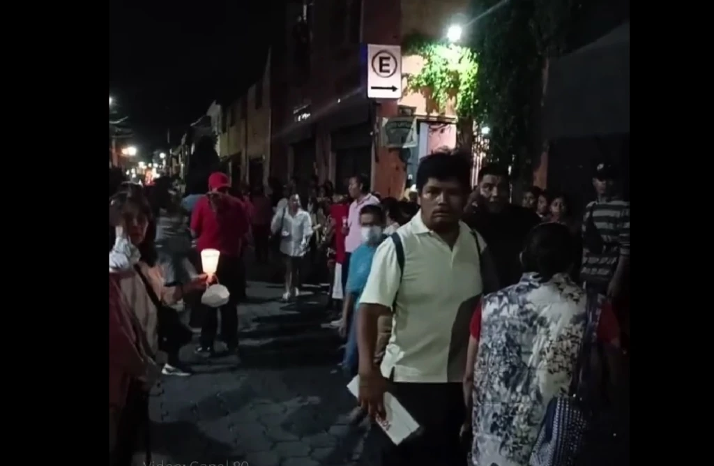 Atropellan a feligreses durante procesión del silencio en Puebla