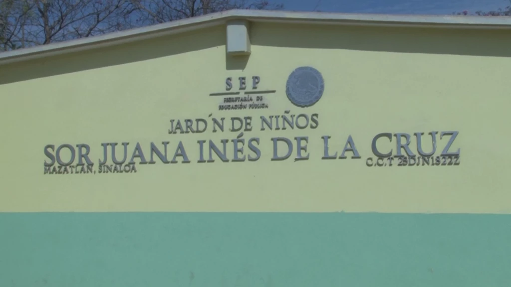 Madres de familia del Jardín de niños Sor Juana Inés de la Cruz exigen maestra de tercer grado