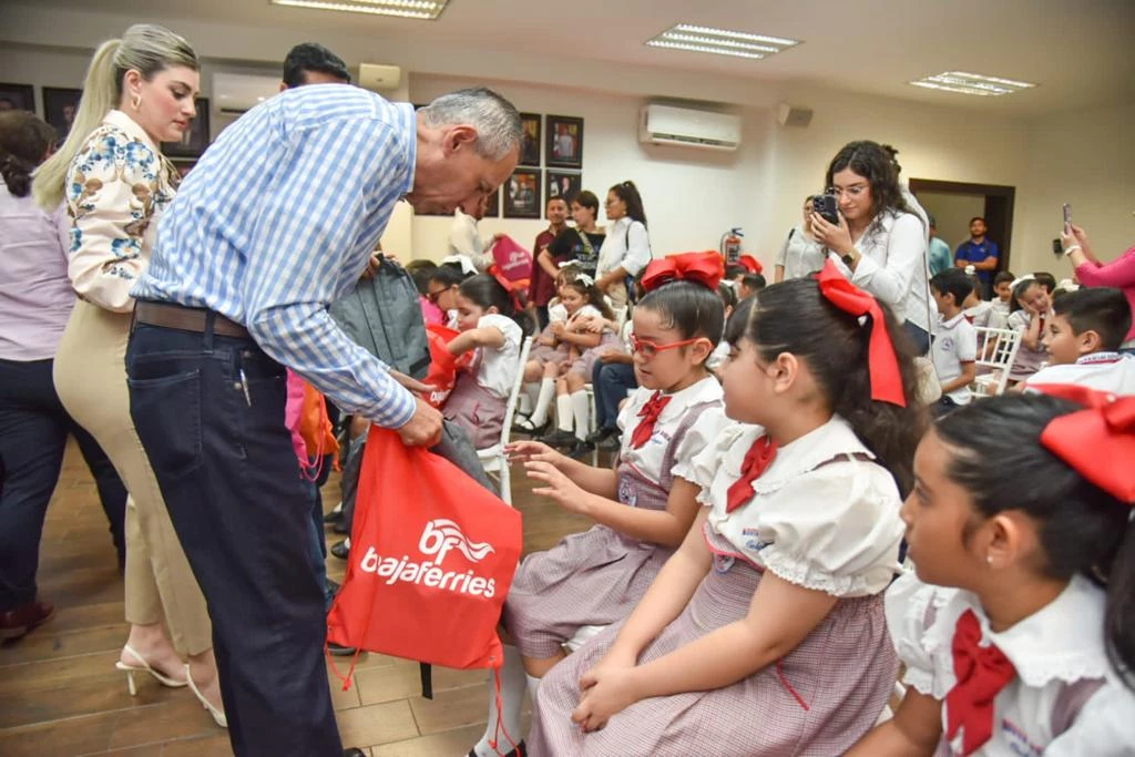 Niñas y niños del Colegio Nueva Senda visitan Palacio Municipal para conocer al Alcalde de Ahome