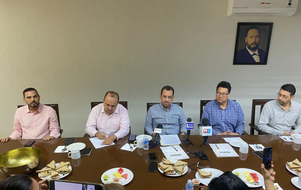 Canaco Servytur Mazatlán y Fonacot firman convenio de afiliación para trabajadores